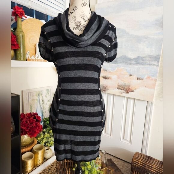 Y2K Papaya Rayon Striped Studded Sexy Crowl Neck Top. - Picture 1 of 15
